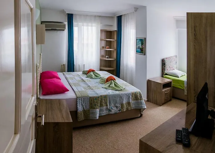 Colophon * גומולדור